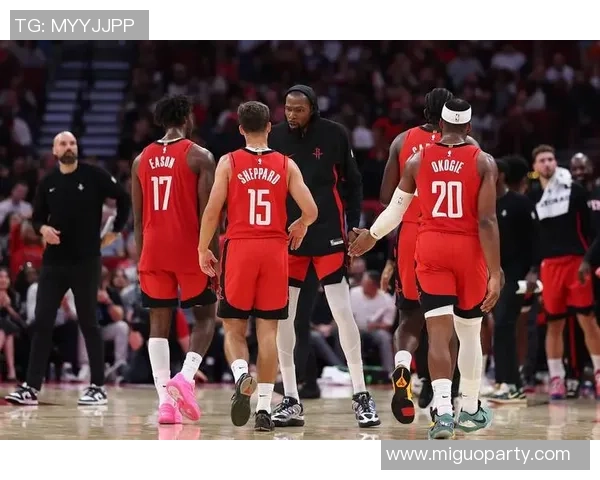 2013年湖人对阵火箭的经典对决回顾与赛季影响分析